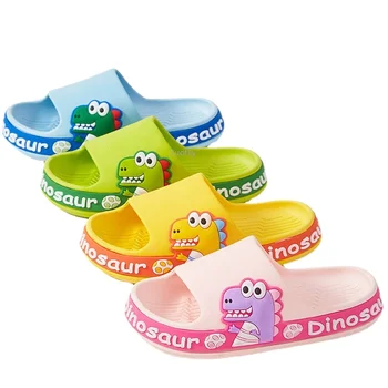 Детские тапочки от 3 до 10 лет; Летняя домашняя обувь с динозавром из мультфильма для мальчиков; детские нескользящие горки для ванной комнаты для девочек; Изображение