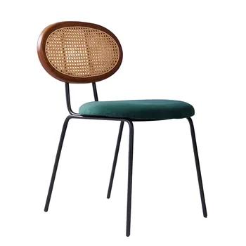 Индивидуальные дизайнерские обеденные стулья из ротанга, простой домашний стул для макияжа с креативной спинкой, повседневный обеденный стул в скандинавском стиле в стиле ретро Изображение